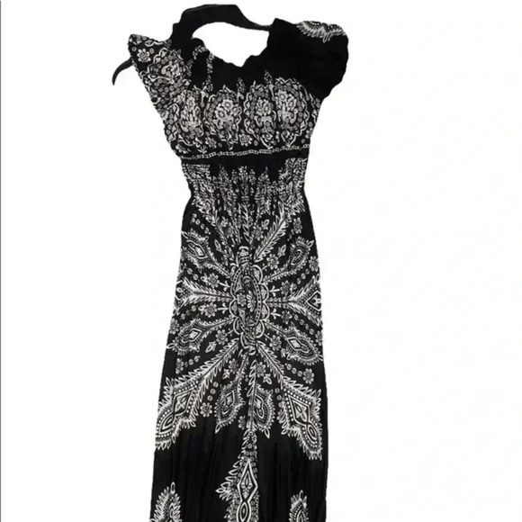COPY - Beautiful V-Neck Floral Print, Black & White Maxi Dress - Picture 2 of 6